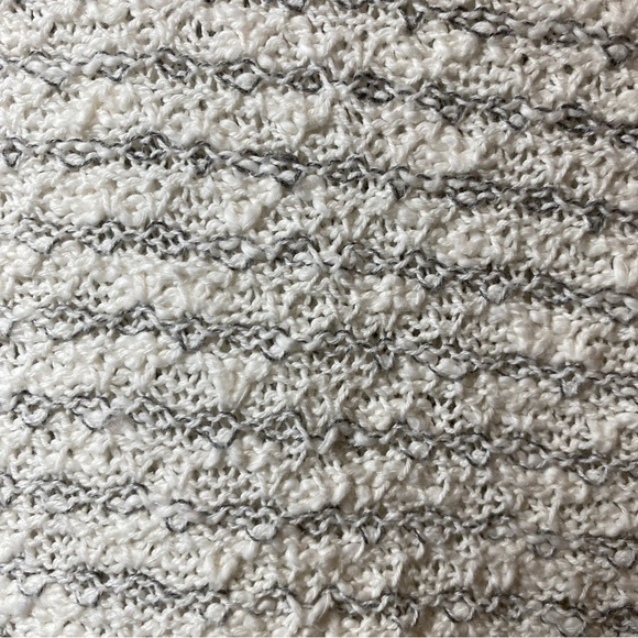 Cream sweater with gray - Picture 3 of 6